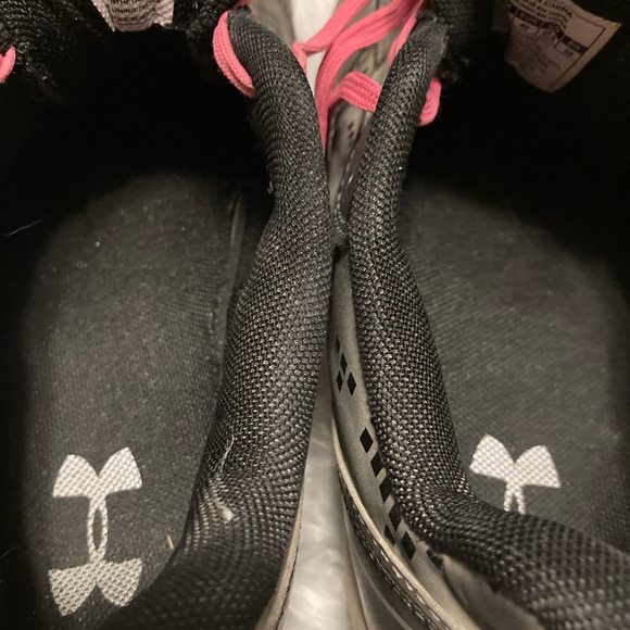 🔴-  Under Armour womens cletted shoes - Picture 12 of 13